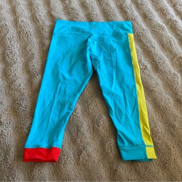 Rare Lululemon Amped Crop Spry Blue / Sizzle / Love Red size 8 - Picture 5 of 8